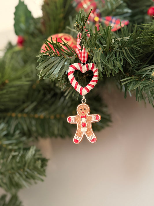 Resin Dec 8cm - Gingerbread Man w Candy Cane Heart