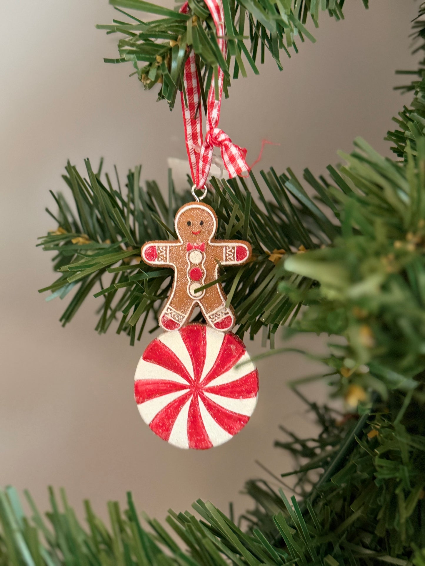 Resin Dec 8cm - Gingerbread Man on Sweet - Red and White wheel