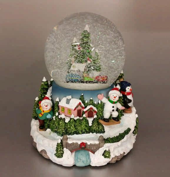 19cm Musical snow globe with revolving train